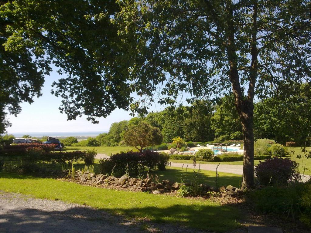 Camping Le Balcon De La Baie Saint-Marcan Exterior photo